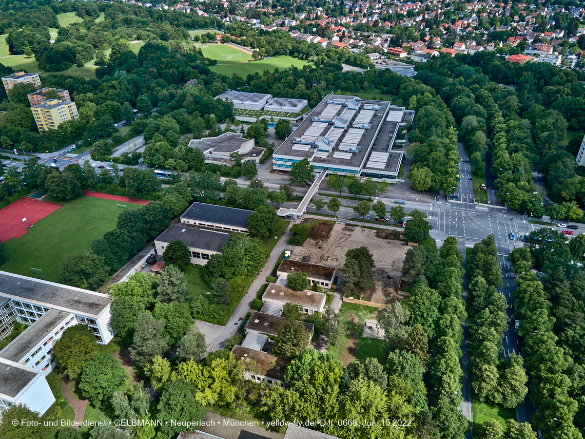 10.06.2022 - Luftbilder von der Baustelle Haus für Kinder in Neuperlach